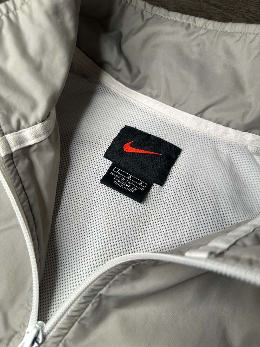 Vintage Nike Full-Zip Lightweight Windbreaker Jacket Grey and White - Picture 3 of 7